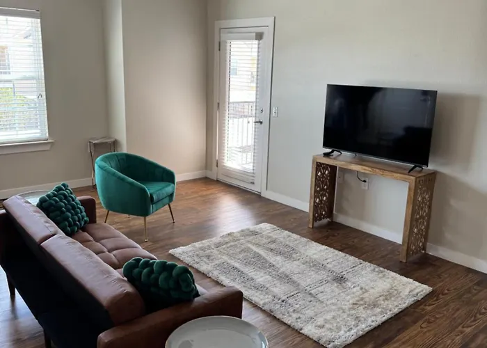 Charming 2 Bed 2 Full Bath
