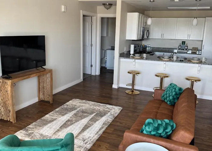 Charming 2 Bed 2 Full Bath *