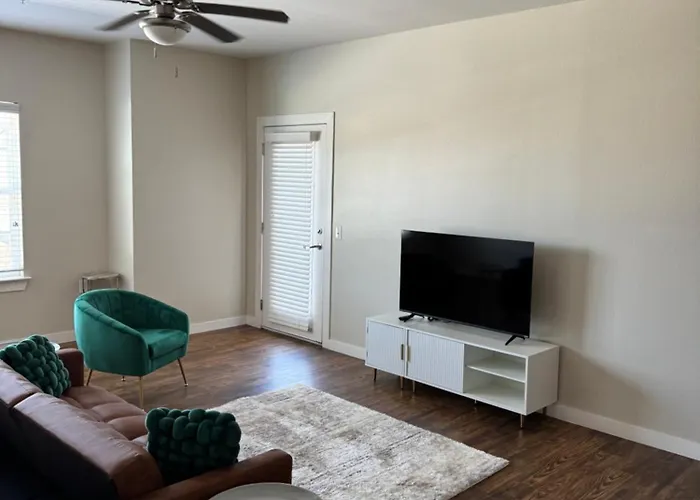 Charming 2 Bed 2 Full Bath Apartment